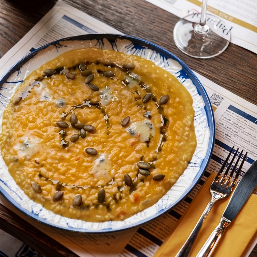 Dýňové risotto Carnaroli s Gorgonzolou DOP, dýňovými semínky a olejem