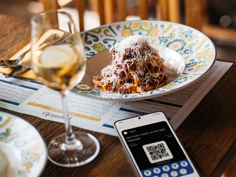 Mobilní telefon s kartou Papaiolo