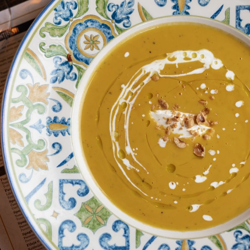 Vellutata di zucca con mascarpone e nocciole